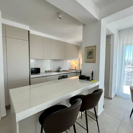 Golden Hour - Venus Gardens Apartament Klorakas