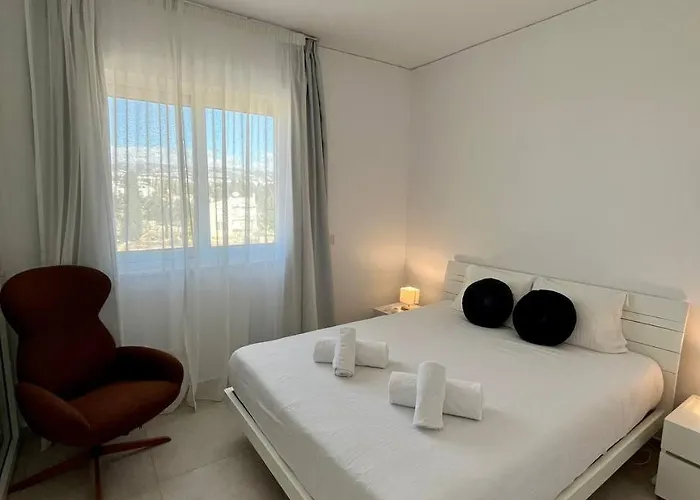 Golden Hour - Venus Gardens Apartman Hlóraka